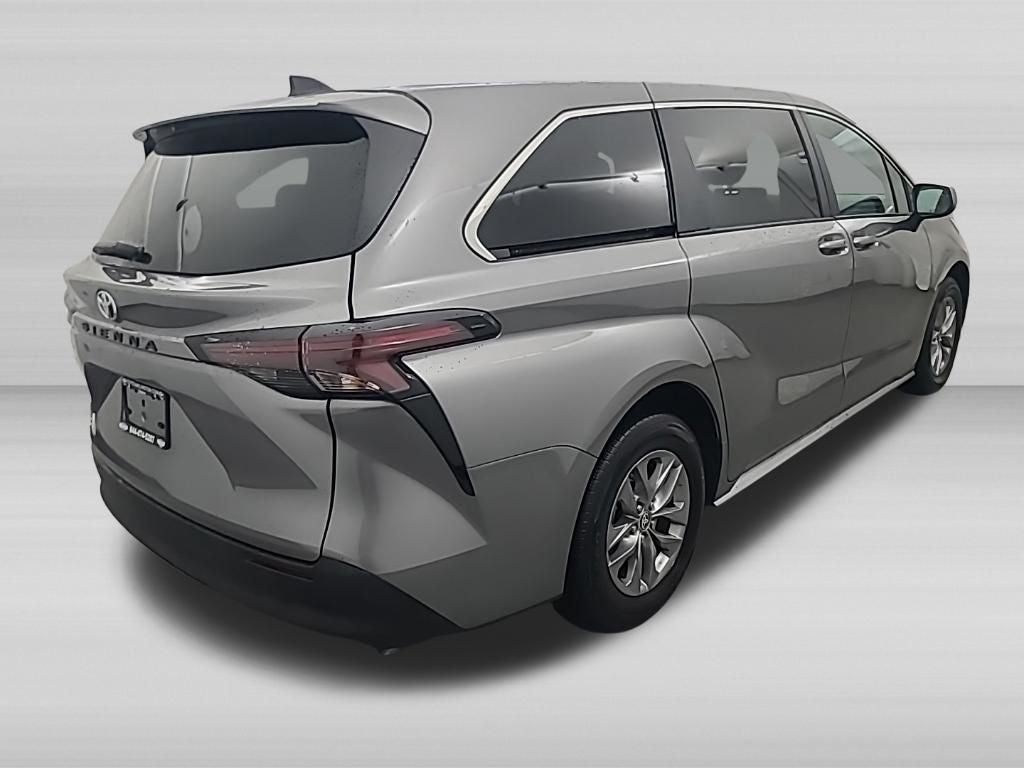2026 Toyota Sienna — detail view