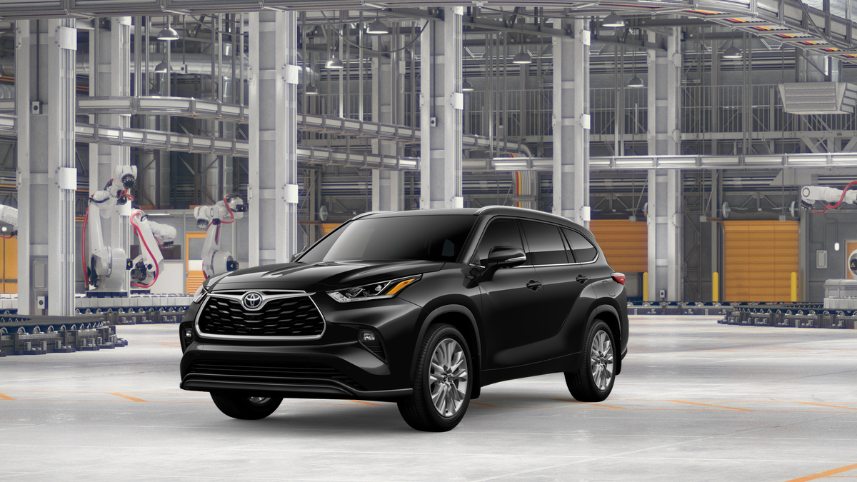 2026 Toyota Highlander Limited in Midnight Black Metallic — front three-quarter view